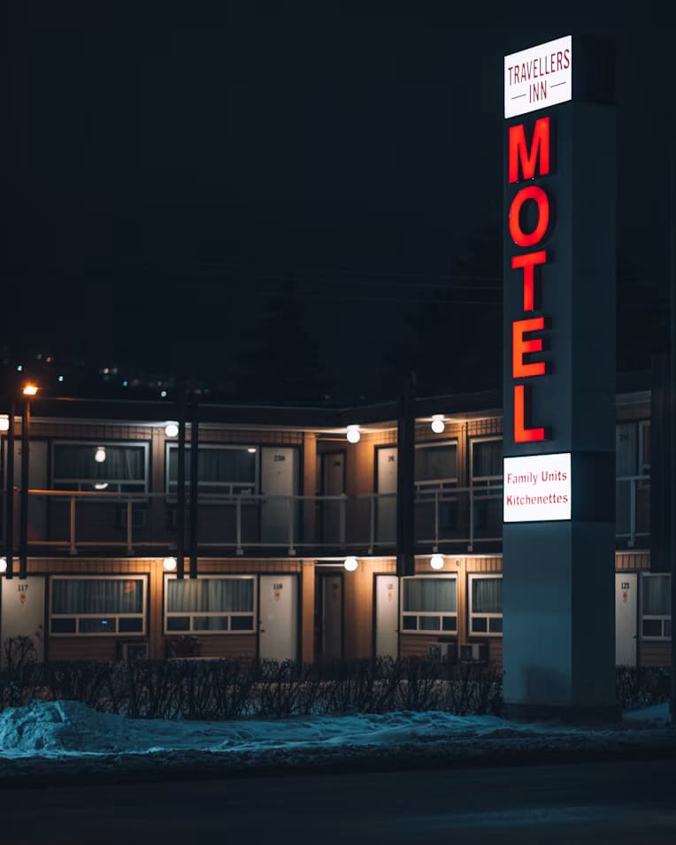 Roadside motor inn illuminated at night near Niagara Falls
